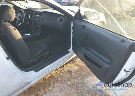 2014 Ford Mustang V6 from USA, damaged, VIN 1ZVBP8EM8E5213381